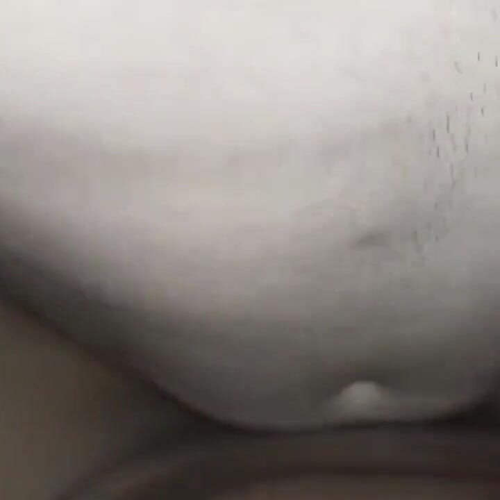 我教我的邻居如何骑摩托车, 作为回报, 她给了我她的阴道.