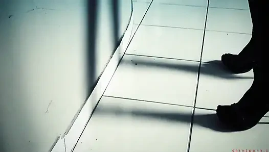 Jordan Sparx yarak üzerinde sürtünürken sheer naylon çorap ve stilettos yapıyor