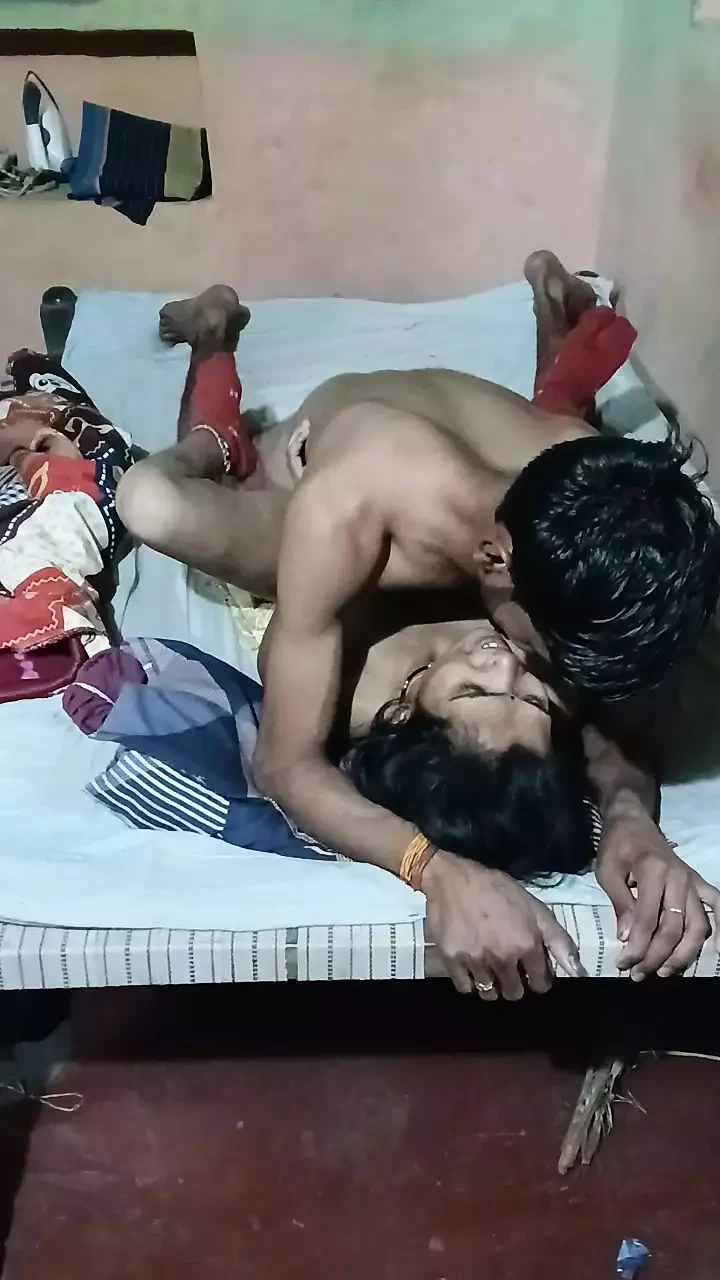 和 Bhabi 在房间里的性感视频