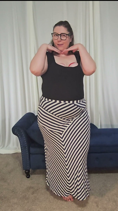 Thick Booty Showing off Skirts and Heels