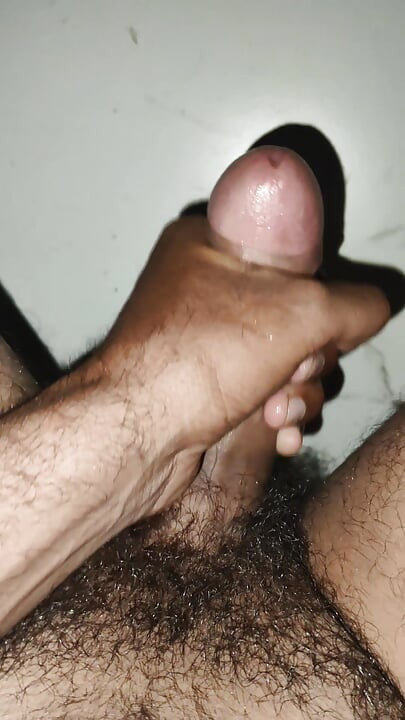 Aaj lund bahut jyada hard hone ke karan mutth marni padi.