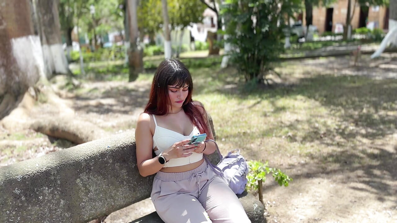 Infidélité Sournoise: Une Inconnue Dévergondée Du Parc Me Séduit Pour Un Creampie Énorme Pendant Que Ma Femme Est Absente