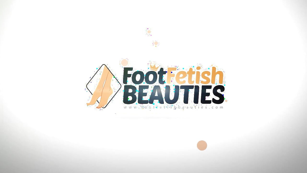 Chơi một mình với một dương vật giả màu hồng cho đến khi đạt cực khoái