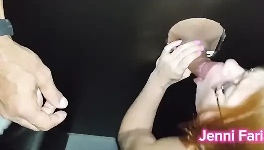 Meine verheiratete freundin nahm mich mit, um mit ihrem ehemann das gloryhole bei der Schaukel zu sehen