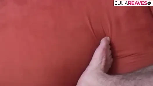 Geiles schätzchen lutscht harten schwanz, nachdem sie ihre muschi hart gefickt hat