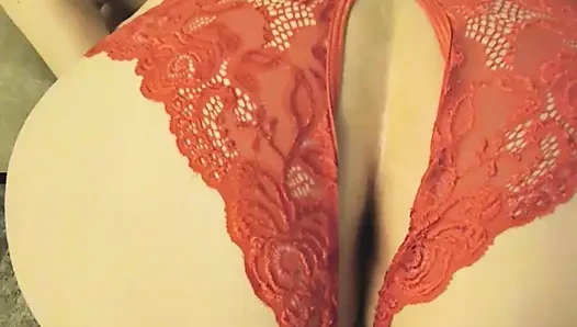 Istri nakal ini ngasih hadiah seks threesome sama teman jagalnya sama suaminya