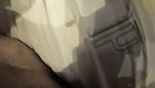 Cewek semok kolombia ini pertama kali ngentot di motel