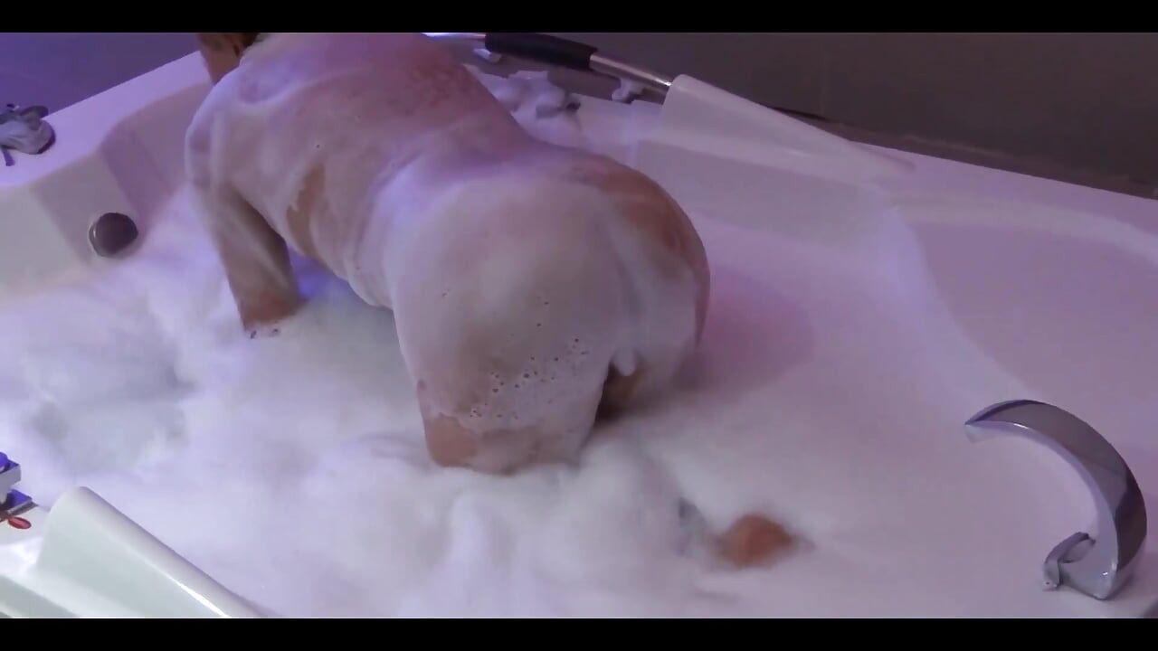 58-year-old Beautiful Mature Can't Resist Anymore and Leaves the Jacuzzi to Be Fucked