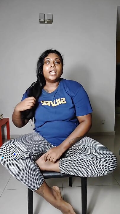 Chitti Ilaria îl pune pe Ramesh într-un sari și fă-l să-i lingă axila transpirată și murdară