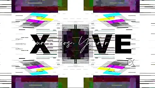 Auf der Couch mit einem transparenten Dildo gefickt