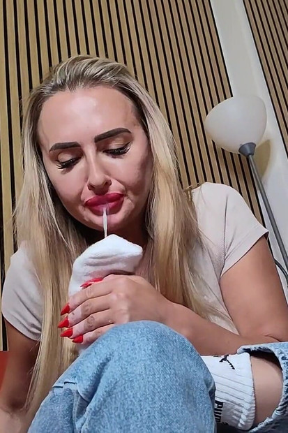 Stokin putih saya untuk anda kemaluan kecil ..