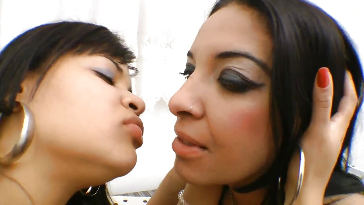 Hot Kisses By Alexia Ferraz And Baby Conhaq