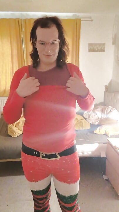 Santa Claus आपके लिए कपड़े उतारती है