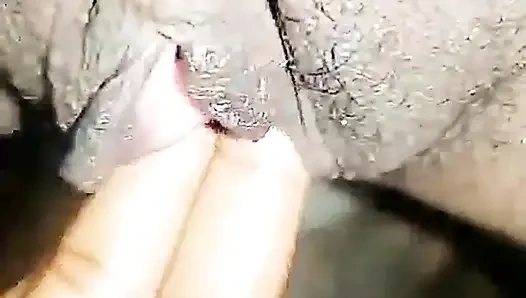 Şu Ugandalı Islak Amcık