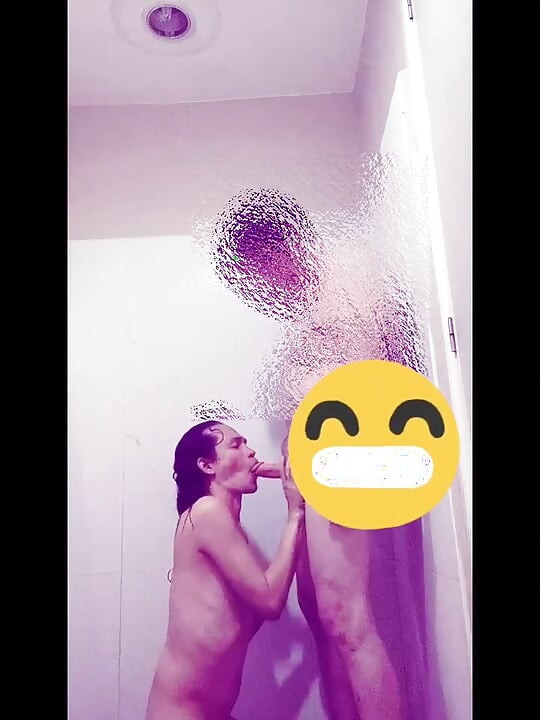 نيكني كارل في الحمام