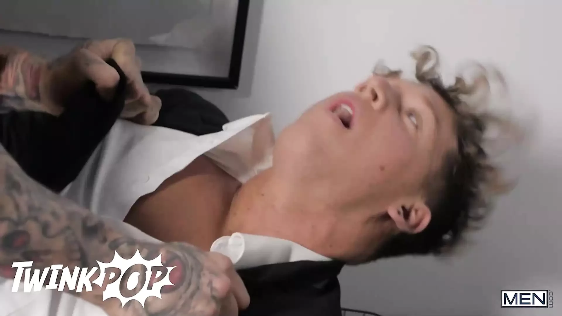 Lukavi twink felix fox zavodi svog zgodnog šefa tony d'angelo na dan odmora - twinkpop