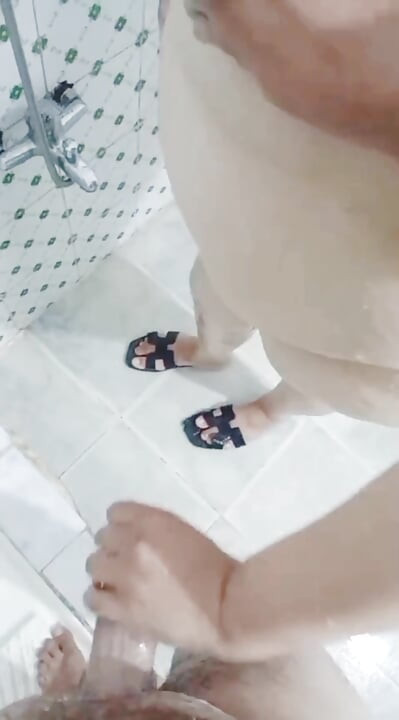 I'm with my husband in the shower, I have sex with him and I get a big amount of cum sex in my ass