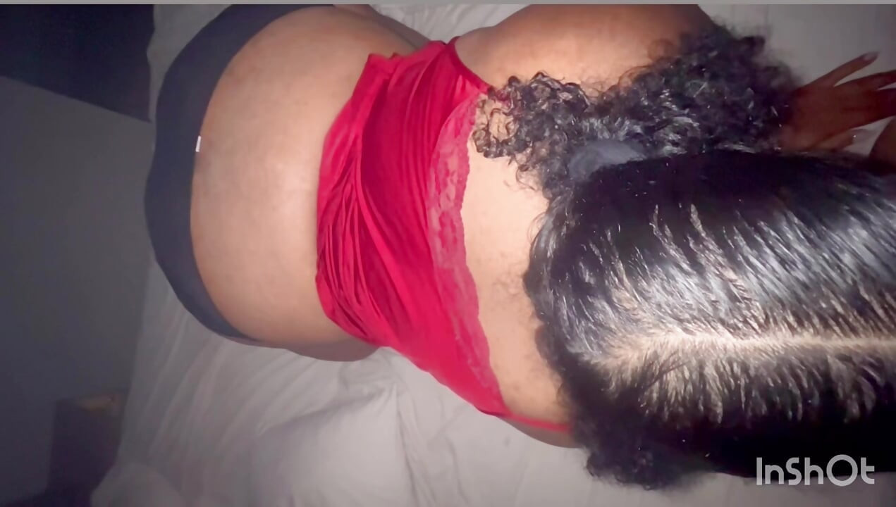 Sissy fætter bliver gravet rå ud