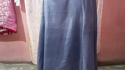 Gelber sari fällt, solo Sfw