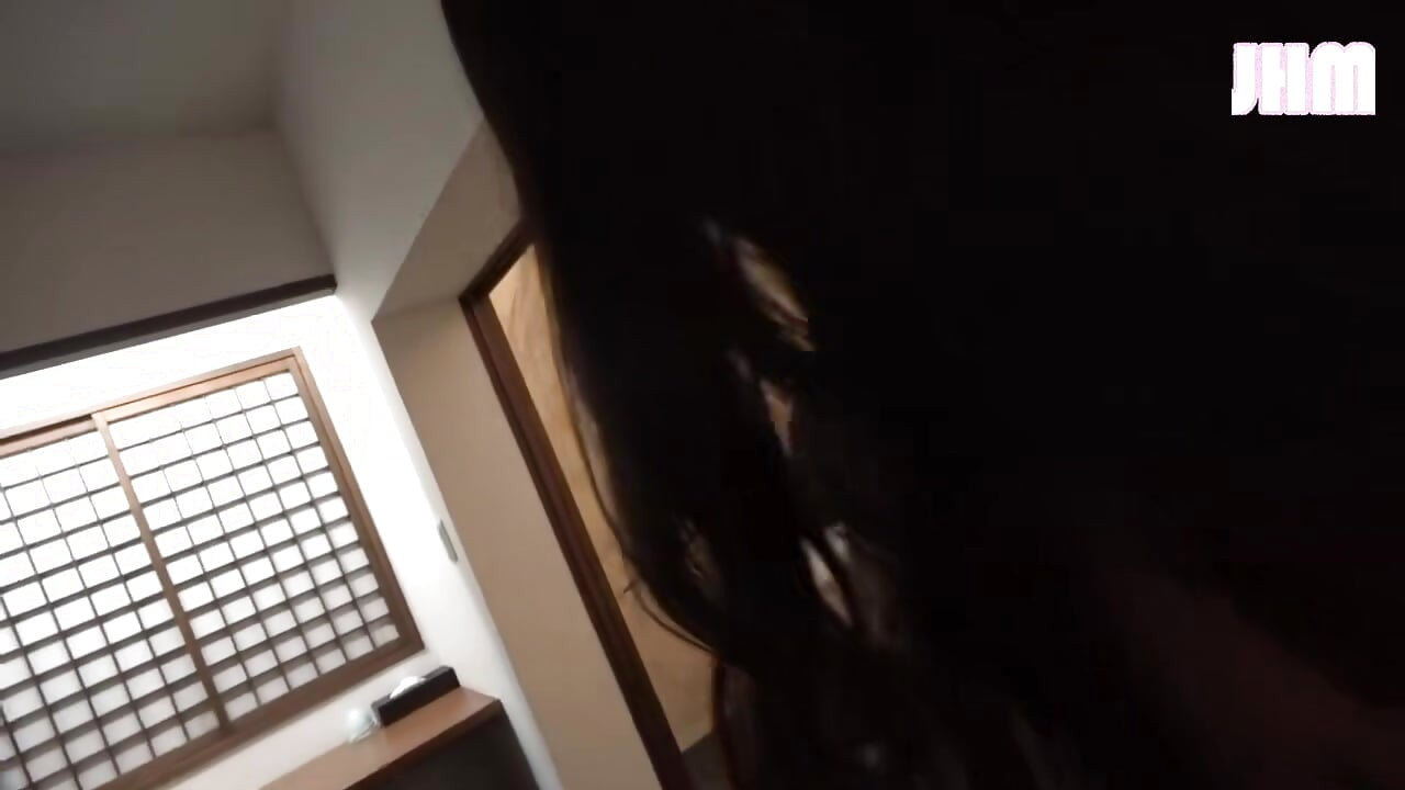 Sensual retiro de cuatro esposas maduras en una villa privada de aguas termales - 2