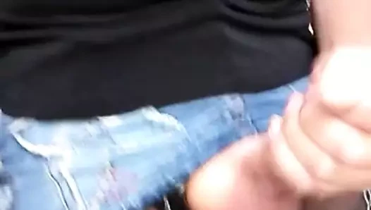 Mini etek ve naylon çorap içinde büyük boşalmak xxxx