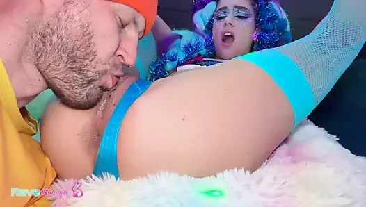 Neon hatun Madison Steel özel bir partide neon dj fantezisi yaşıyor!