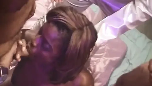 Pulsierender BBC halsfick ahegao - ebenholz-schlampe sabbert wild