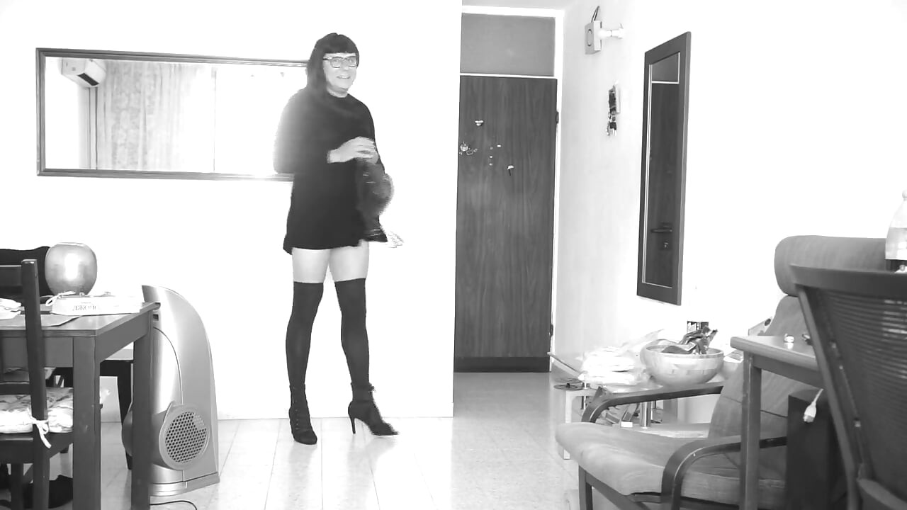 Crossdresser korte jurkshow