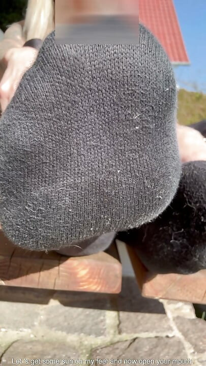 mój dr Martens potrzebuje dziś specjalnej uwagi ze strony mojego niewolnika ...
