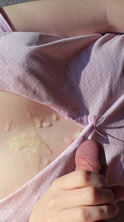 Paja caliente y semen en mis lindos pijamas! | Clip 2