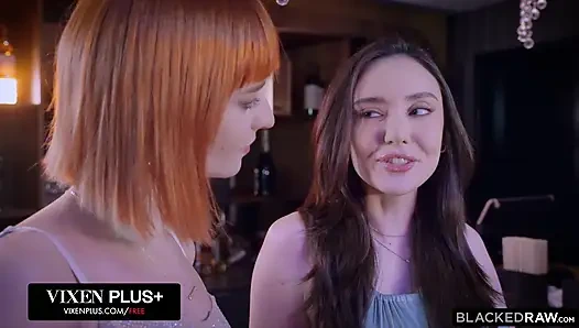 BLACKEDRAW шаловливые Besties Долли Дайсон и Catherine Knight жестко трахаются в сексе вчетвером с большим черным членом поздней ночью