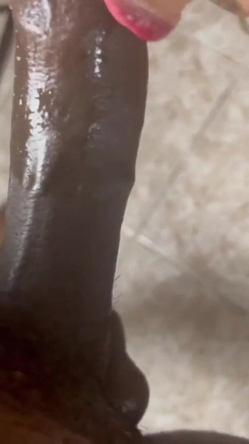 Snimatelj toplo želi dobrodošlicu novopridošloj trans ženi | Isječak 1