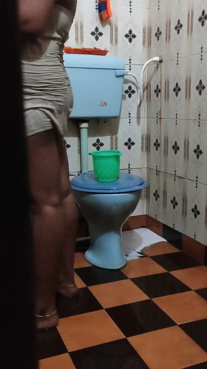 Mallu girl in hostel bathroom | Clip 1