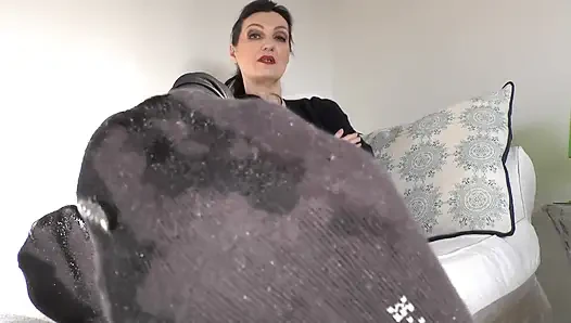 Jilat sperma majikanmu! Tunjukkan kaus kakimu cinta! Lady Victoria Valente