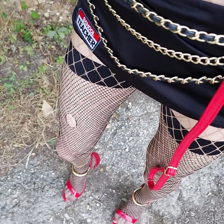 SchooL❣️Teacher shows off in the car park of La Faisanderie. [⁵Jul²⁶] ²⁰h ²³h VaneSsaBiTCHx PariSChienneTrvprod⁹¹