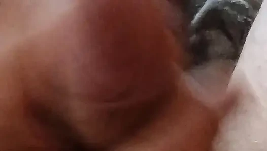 Asyalı porno izlerken oyun oynuyor