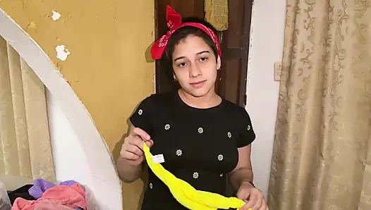 Jasmine Cleans the House with Her Butt Crack Exposed