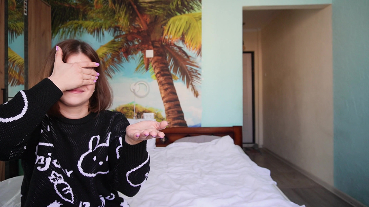 流行的在线游戏在视频博客期间变成继兄弟和继妹之间的性爱