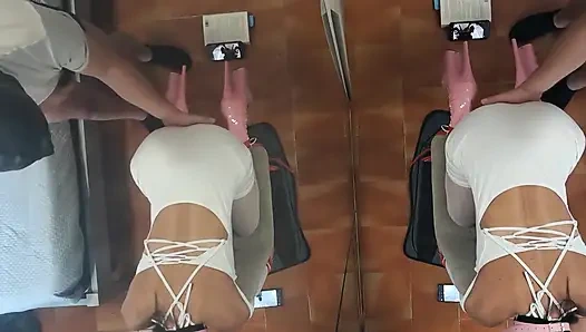 MILF gefesselt in einem Stuhl und in Mund und Muschi gefickt