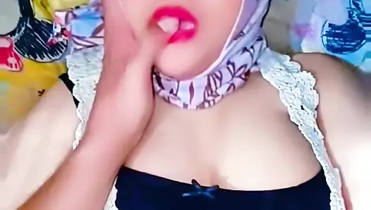 Tante tiriku pengen bersenang-senang