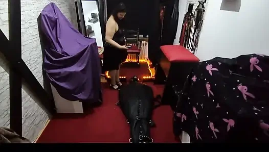 Memek cewek penurut ini dientot habis-habisan sampai dicrot di dalam