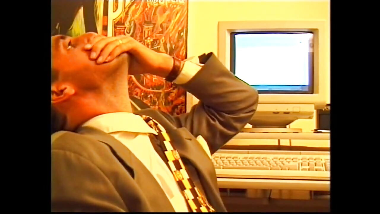 Kemény felcsatolható baszás két leszbikusnak a hőségben