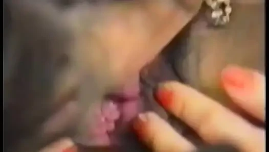 Azgın latin seksi kız arkadaşına amını yalatıyor ve sonra sikiliyor