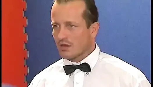 Боксерский поединок для огромного