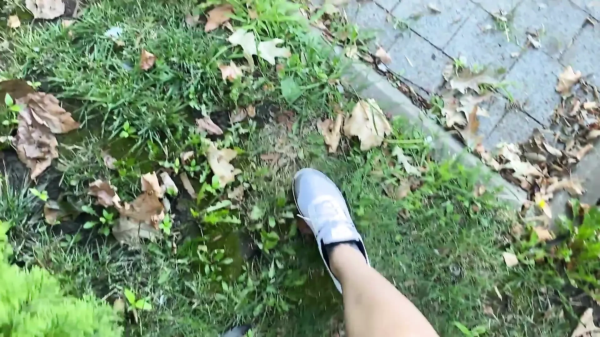 OutDoorの汚れた靴の足の臭い