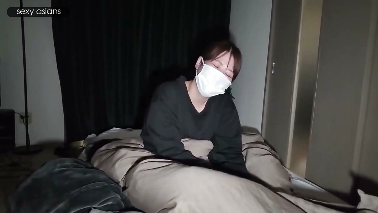 Gravure Level Face and Body Alluring F Cup Clinic Staff Shares a Sensual New Year First Treatment Moment - Part2