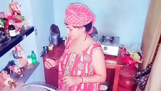 Kayınbiraderi göğüslerine bastırarak seks yapıyor