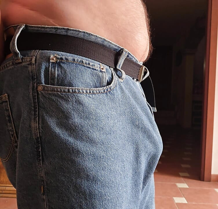 Azgın stokçu adam bermuda'sında mastürbasyon yapıyor