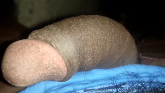 Desi branlette, grosse bite noire, éjaculation
