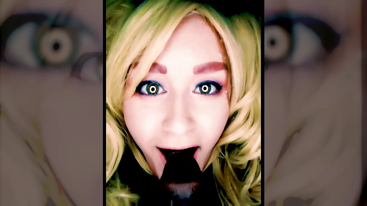 Rubia caliente de al lado quiere probar a chupar tu gran polla negra jugosa
